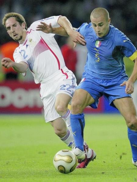 mais...quelle puissance on dirait celle du lion tu es fort vraiment tu me donne envie de regarder le foot ball